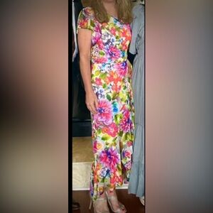Betsy & Adam Formal Floral Dress

Size 6 - runs small